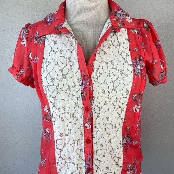 Rue 21 Short Sleeve Button Down Floral Top - Picture 2 of 6
